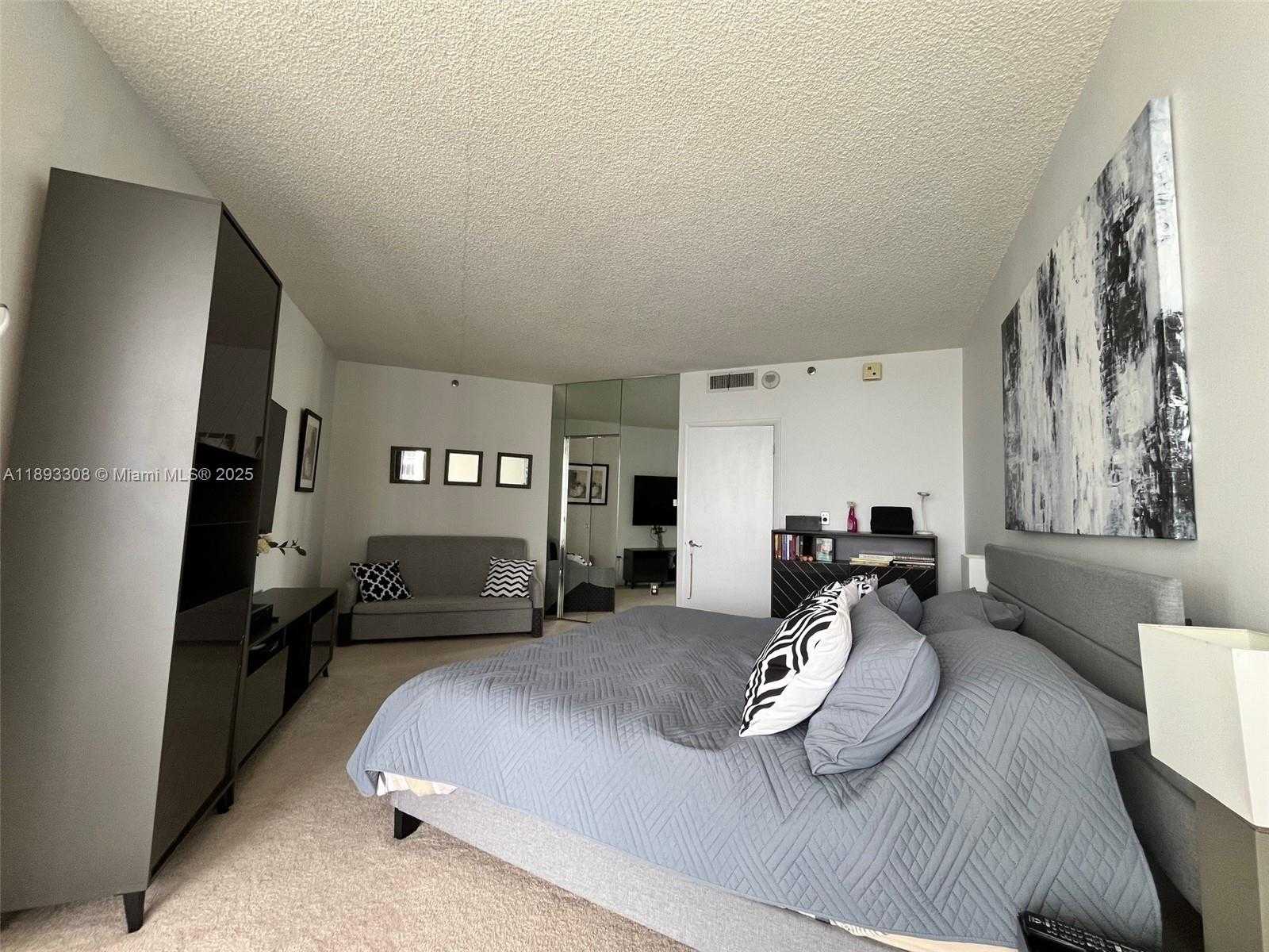Small Image of 4000 ISLAND BL #1905, Aventura Number 15