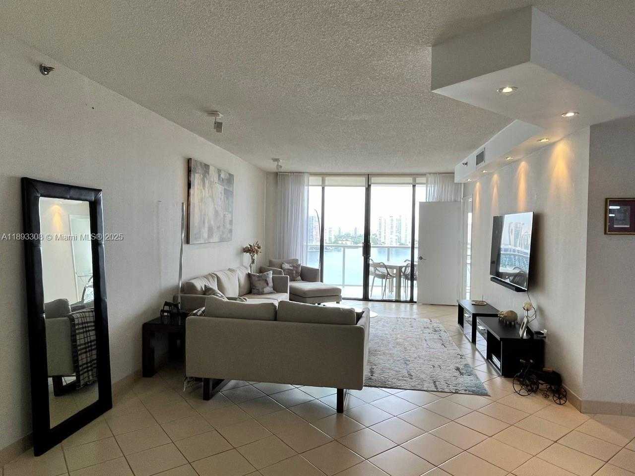 Small Image of 4000 ISLAND BL #1905, Aventura Number 3