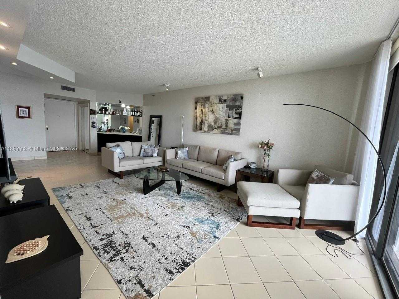Small Image of 4000 ISLAND BL #1905, Aventura Number 4
