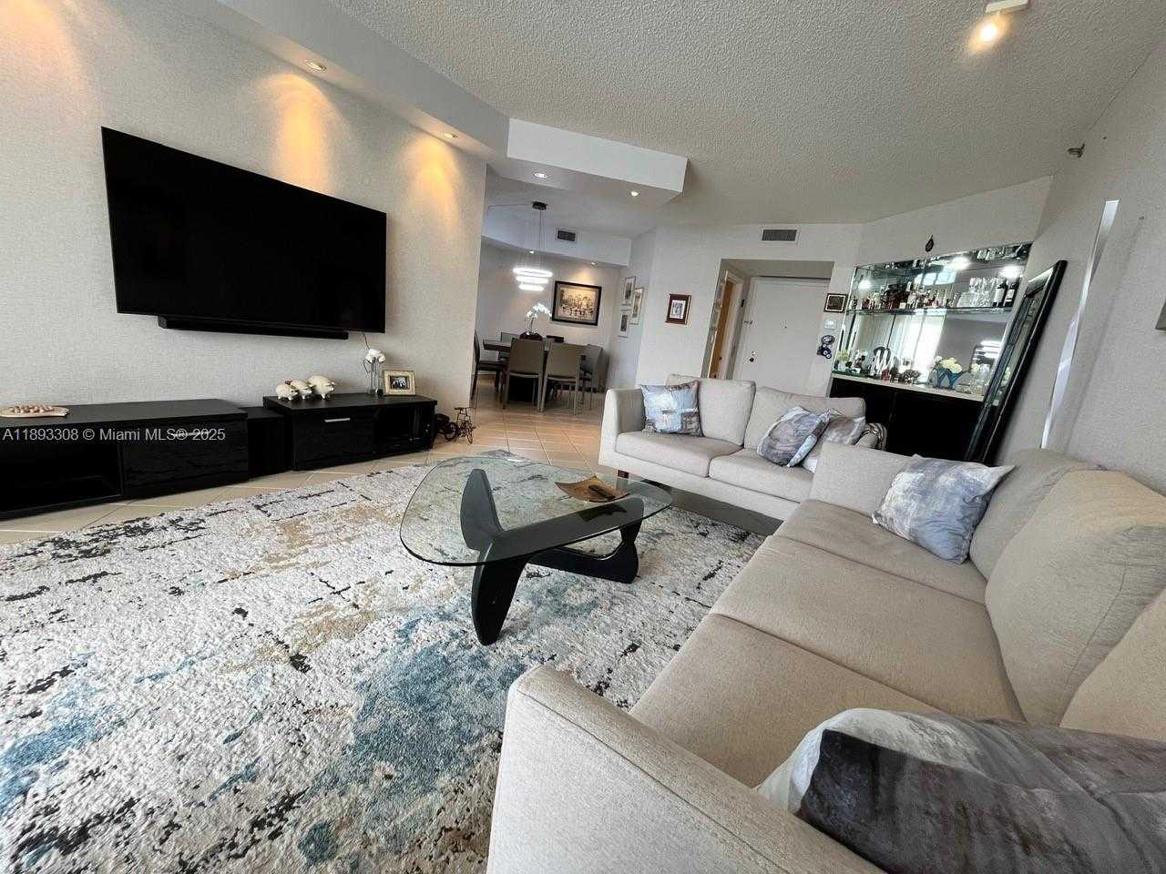 Small Image of 4000 ISLAND BL #1905, Aventura Number 5
