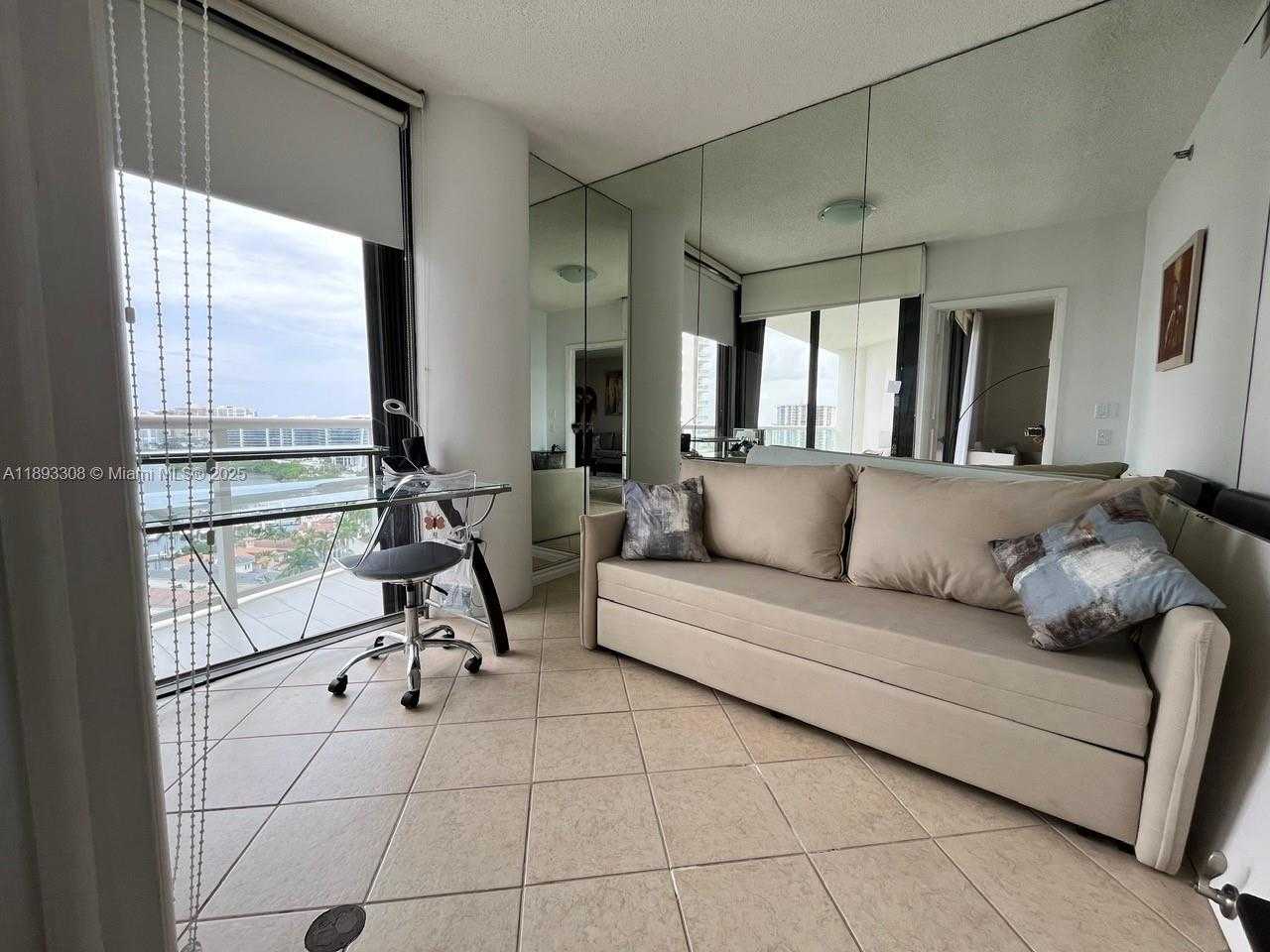 Small Image of 4000 ISLAND BL #1905, Aventura Number 7