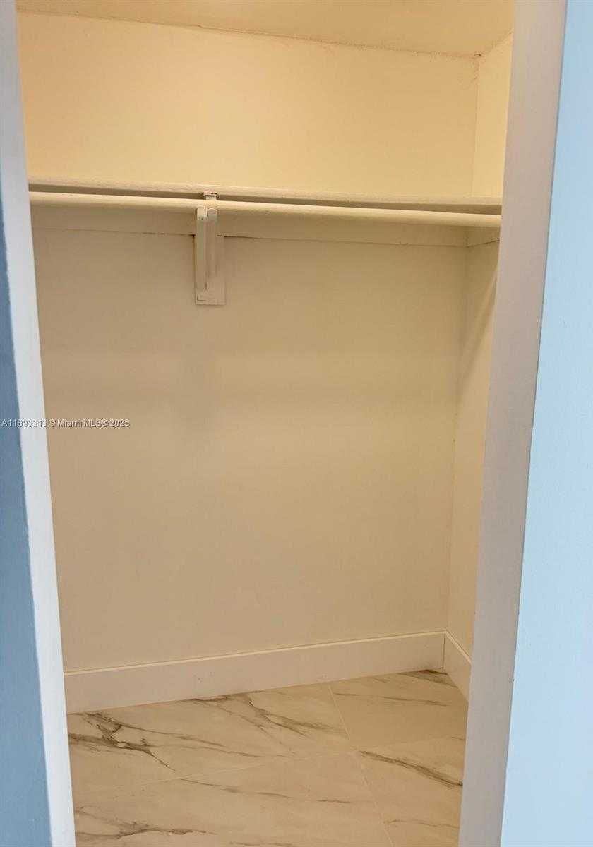Small Image of 7101 BYRON AVE #504, Miami Beach Number 10