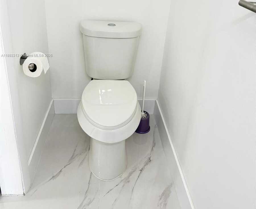 Small Image of 7101 BYRON AVE #504, Miami Beach Number 15