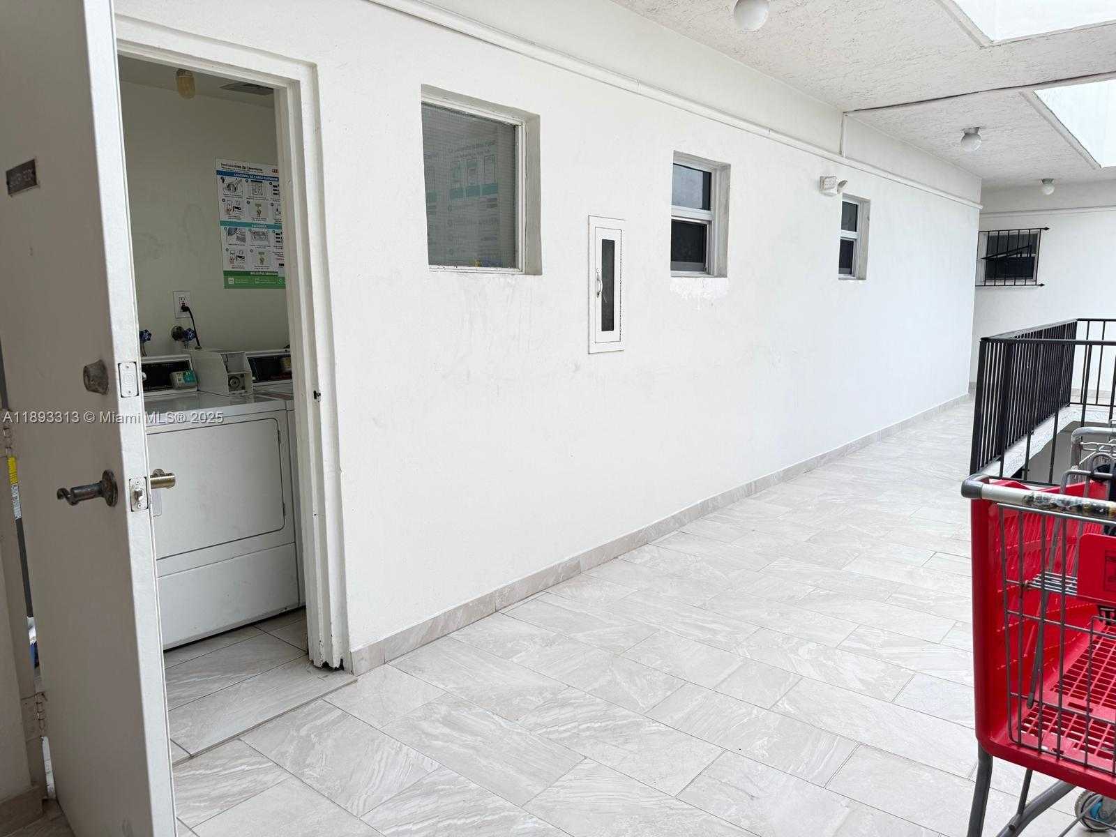 Small Image of 7101 BYRON AVE #504, Miami Beach Number 21