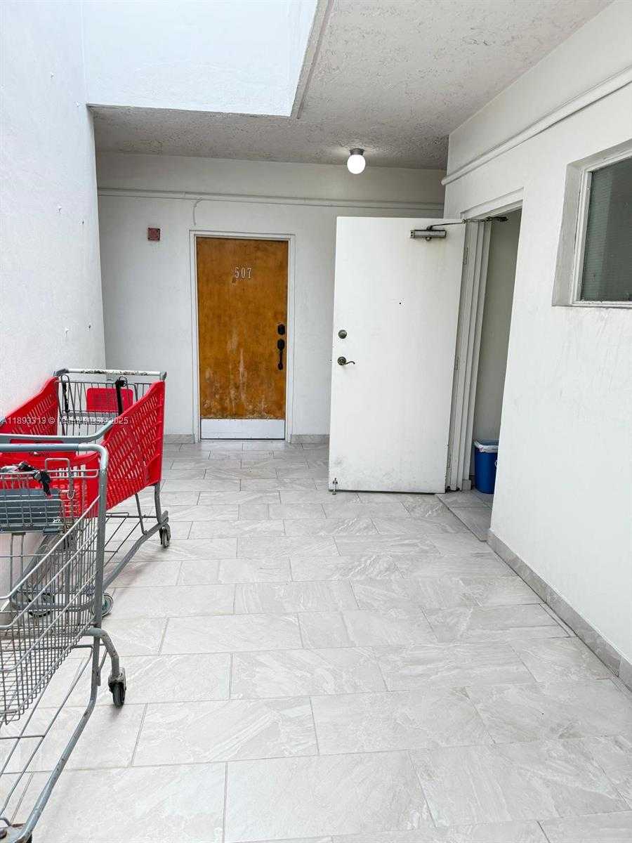 Small Image of 7101 BYRON AVE #504, Miami Beach Number 22
