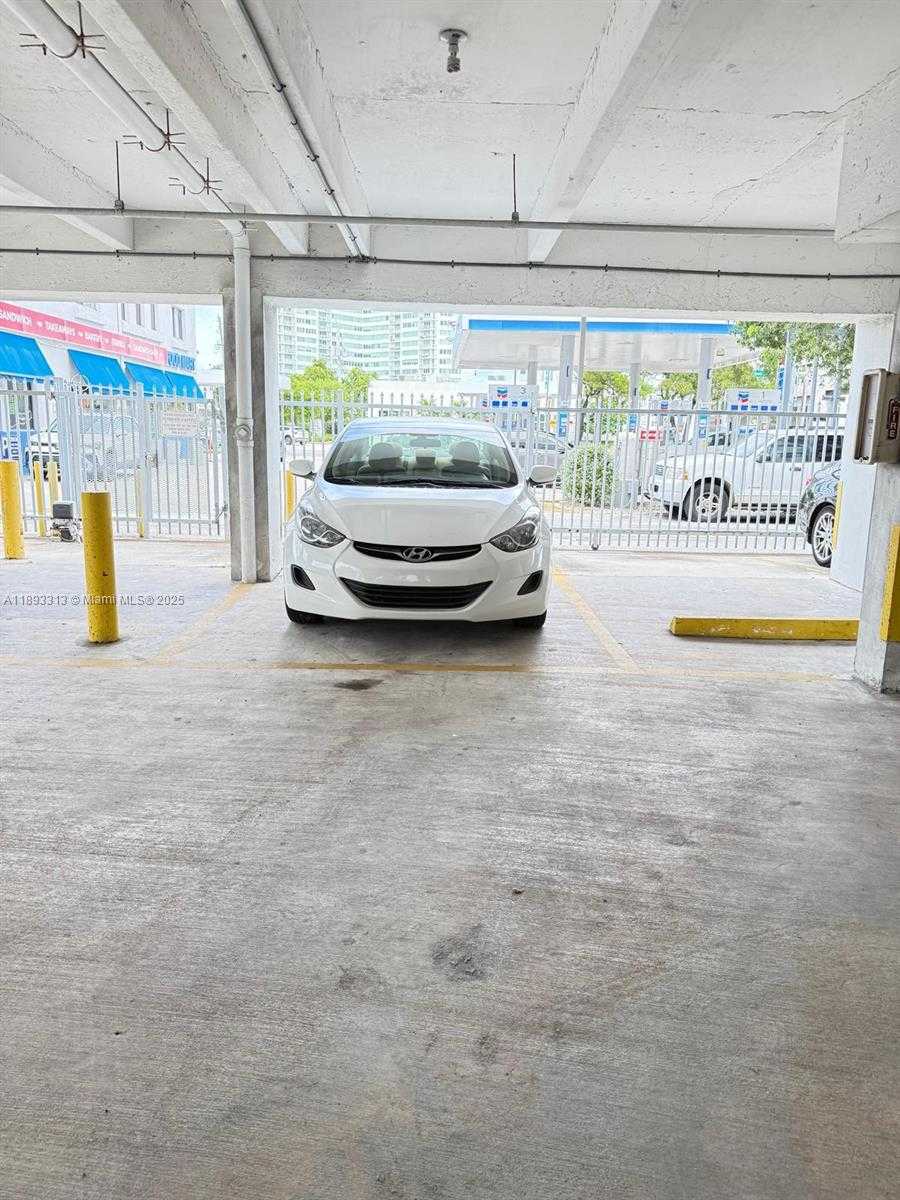 Small Image of 7101 BYRON AVE #504, Miami Beach Number 23
