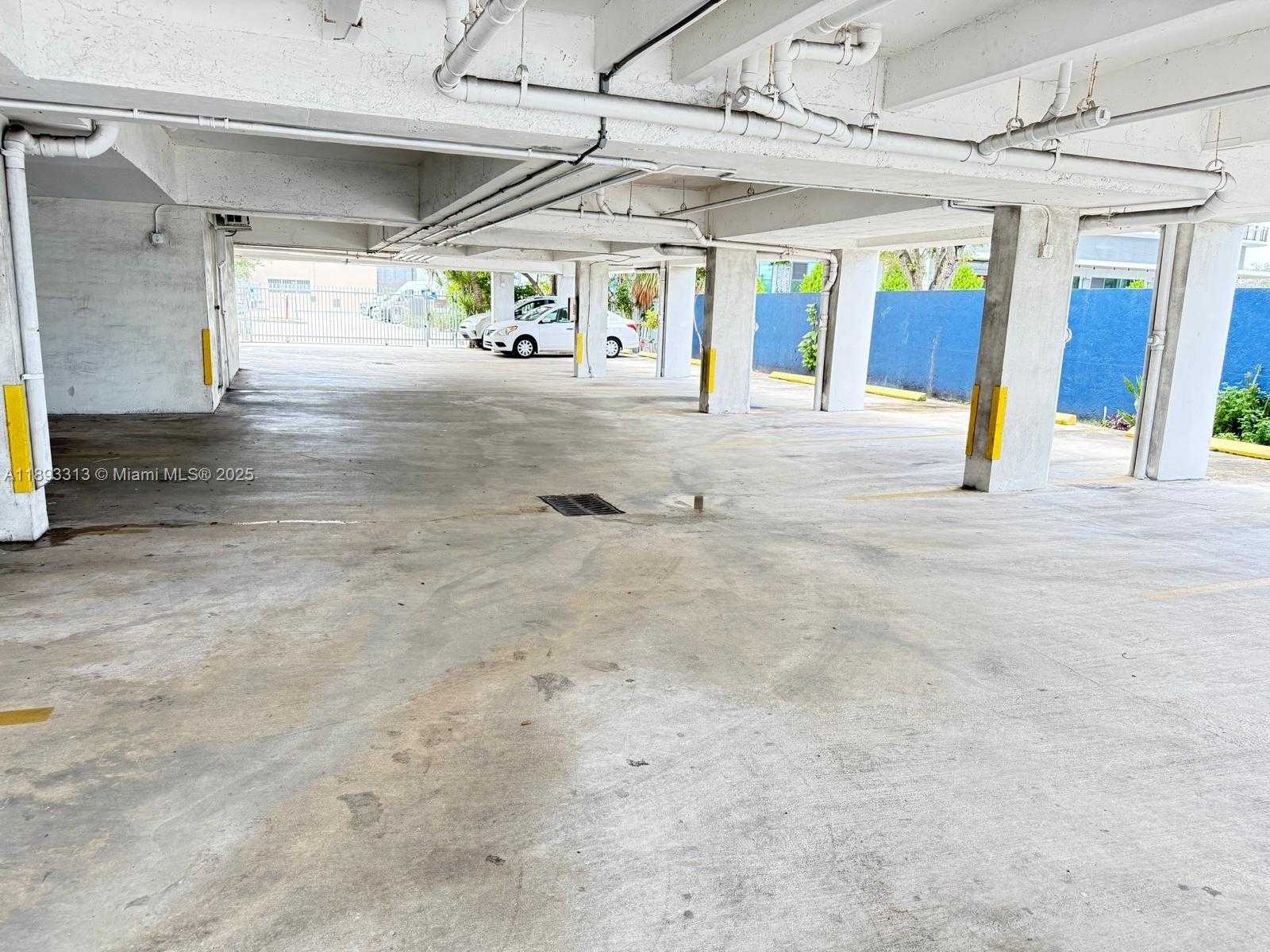 Small Image of 7101 BYRON AVE #504, Miami Beach Number 24
