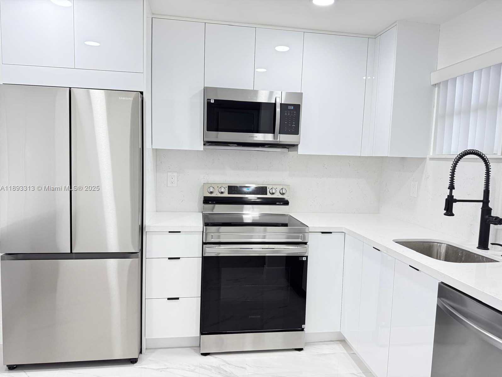 Small Image of 7101 BYRON AVE #504, Miami Beach Number 6