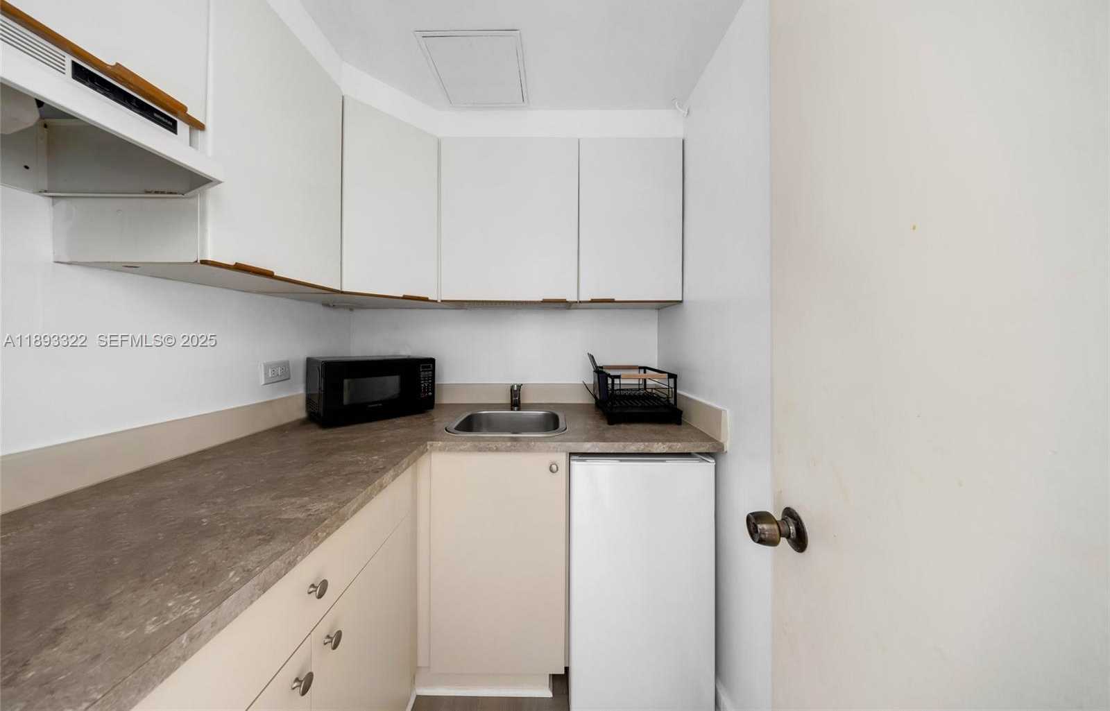 Small Image of 700 BILTMORE WAY #808, Coral Gables Number 14