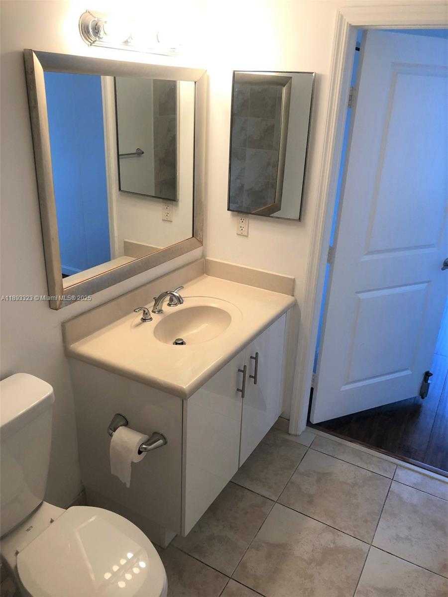 Small Image of 7900 HARBOR ISLAND DR #1103, North Bay Village Number 19