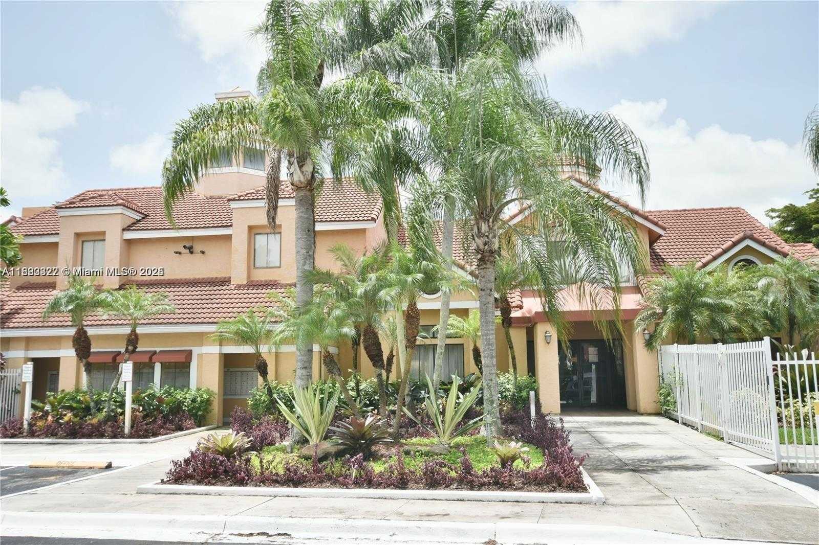 Small Image of 15551 SOUTH WEST 104TH TER #814, Miami Number 2