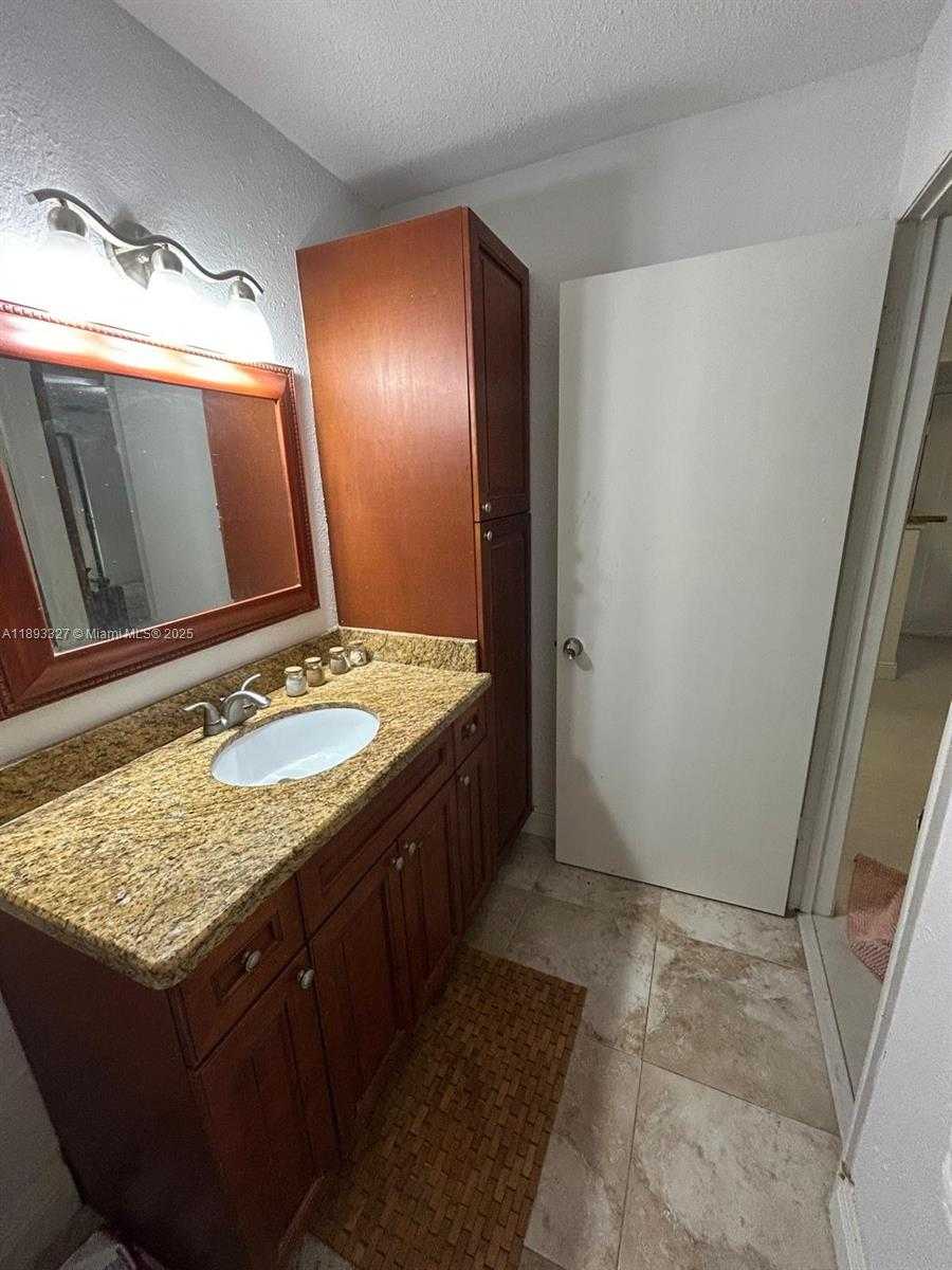 Small Image of 15551 SOUTH WEST 104TH TER #814, Miami Number 21