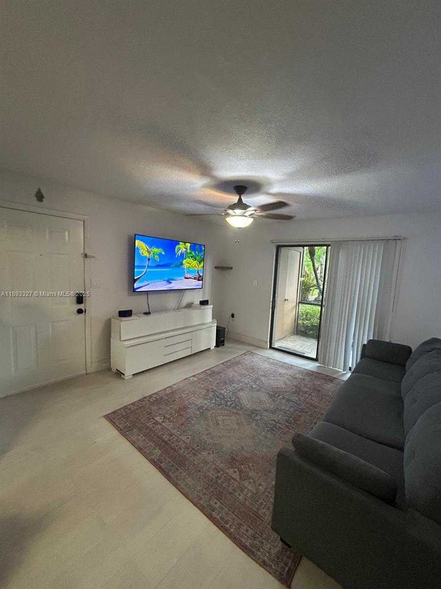 Small Image of 15551 SOUTH WEST 104TH TER #814, Miami Number 5