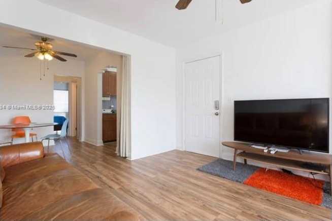 Small Image of 7333 BYRON AVE #7335, Miami Beach Number 1