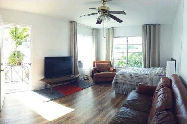 Small Image of 7333 BYRON AVE #7335, Miami Beach Number 3