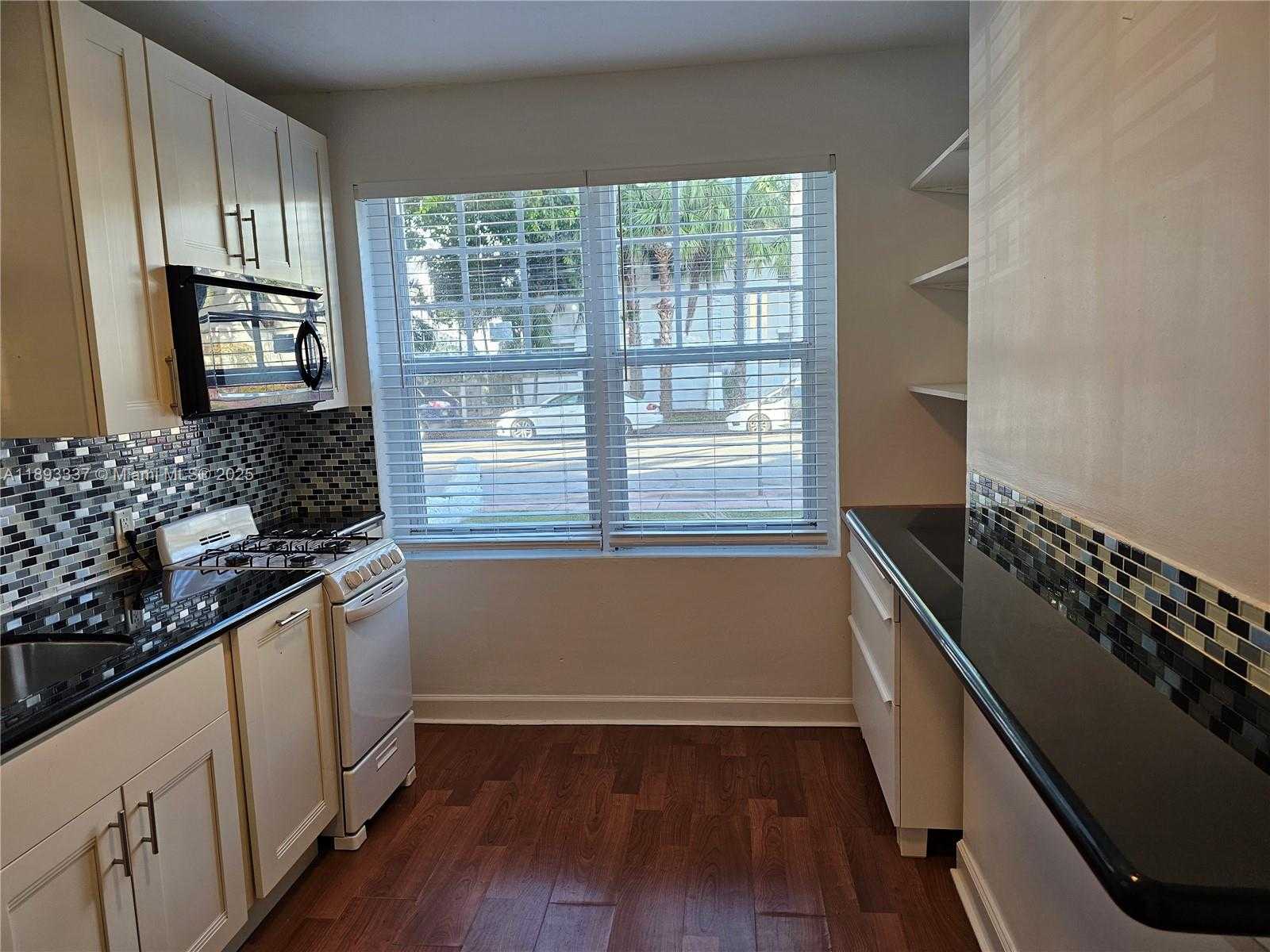Small Image of 622 15TH ST #1, Miami Beach Number 14