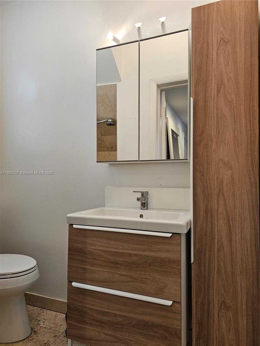 Small Image of 622 15TH ST #1, Miami Beach Number 32