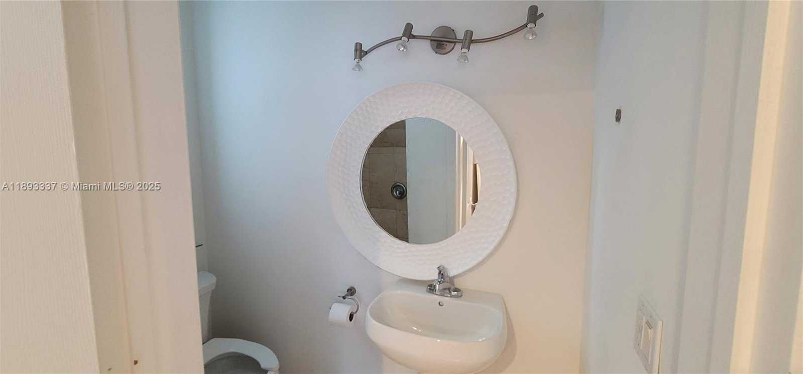Small Image of 622 15TH ST #1, Miami Beach Number 38