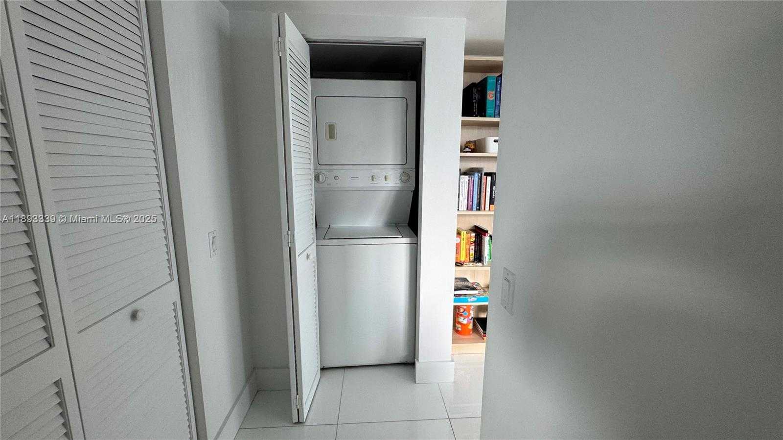 Small Image of 41 SOUTH EAST 5TH ST #1716, Miami Number 16