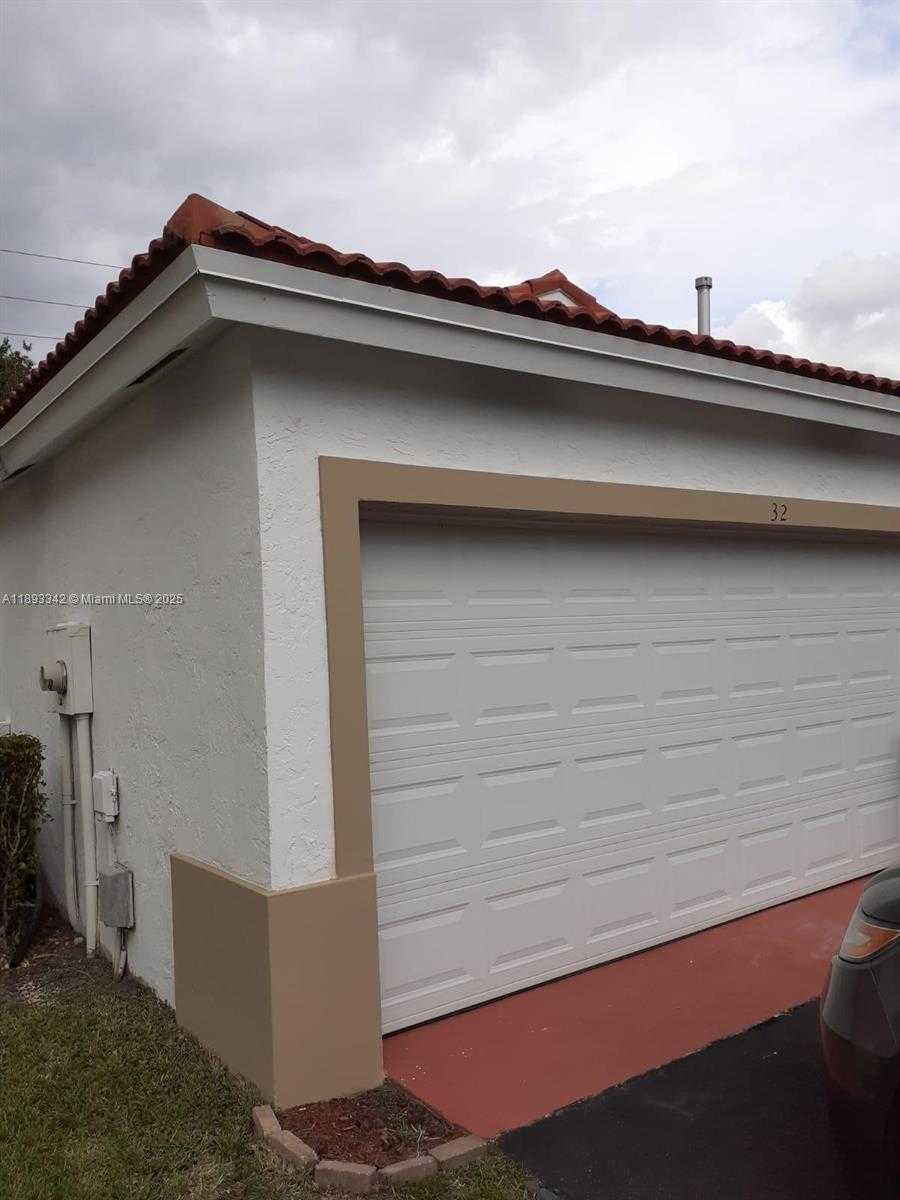 Small Image of 32 GABLES BLVD, Weston Number 6