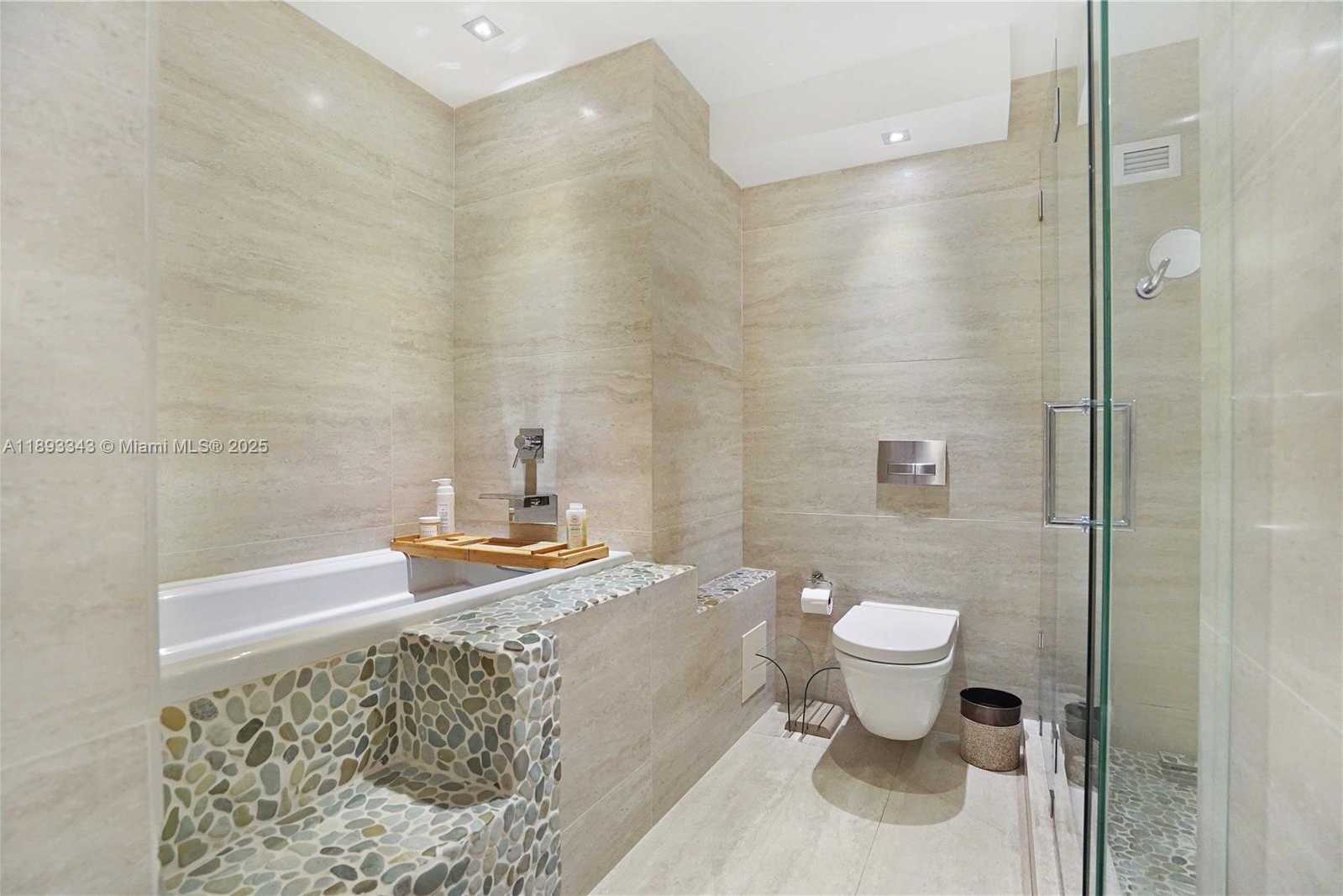 Small Image of 1000 WEST AVE #417, Miami Beach Number 10