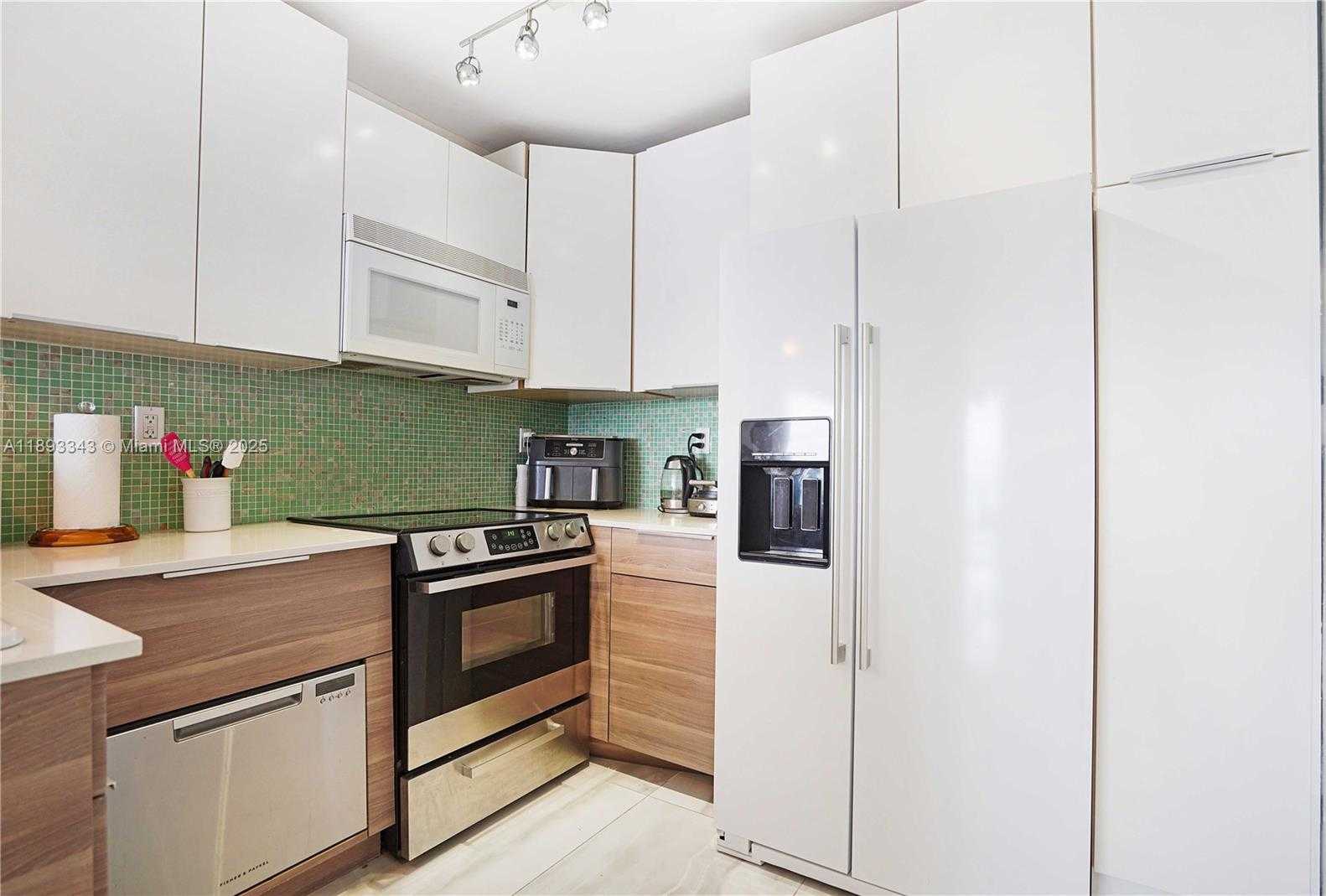 Small Image of 1000 WEST AVE #417, Miami Beach Number 15