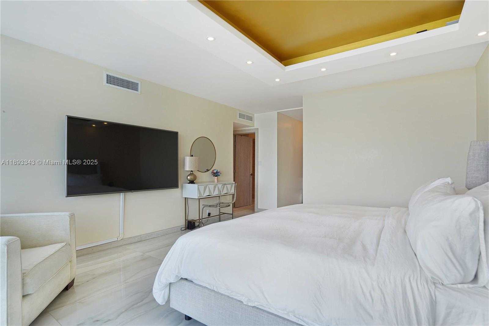 Small Image of 1000 WEST AVE #417, Miami Beach Number 6