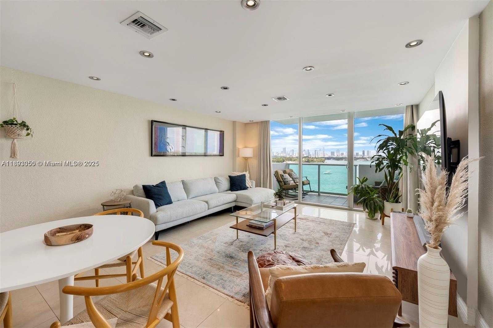 Small Image of 1200 WEST AVE #725, Miami Beach Number 2