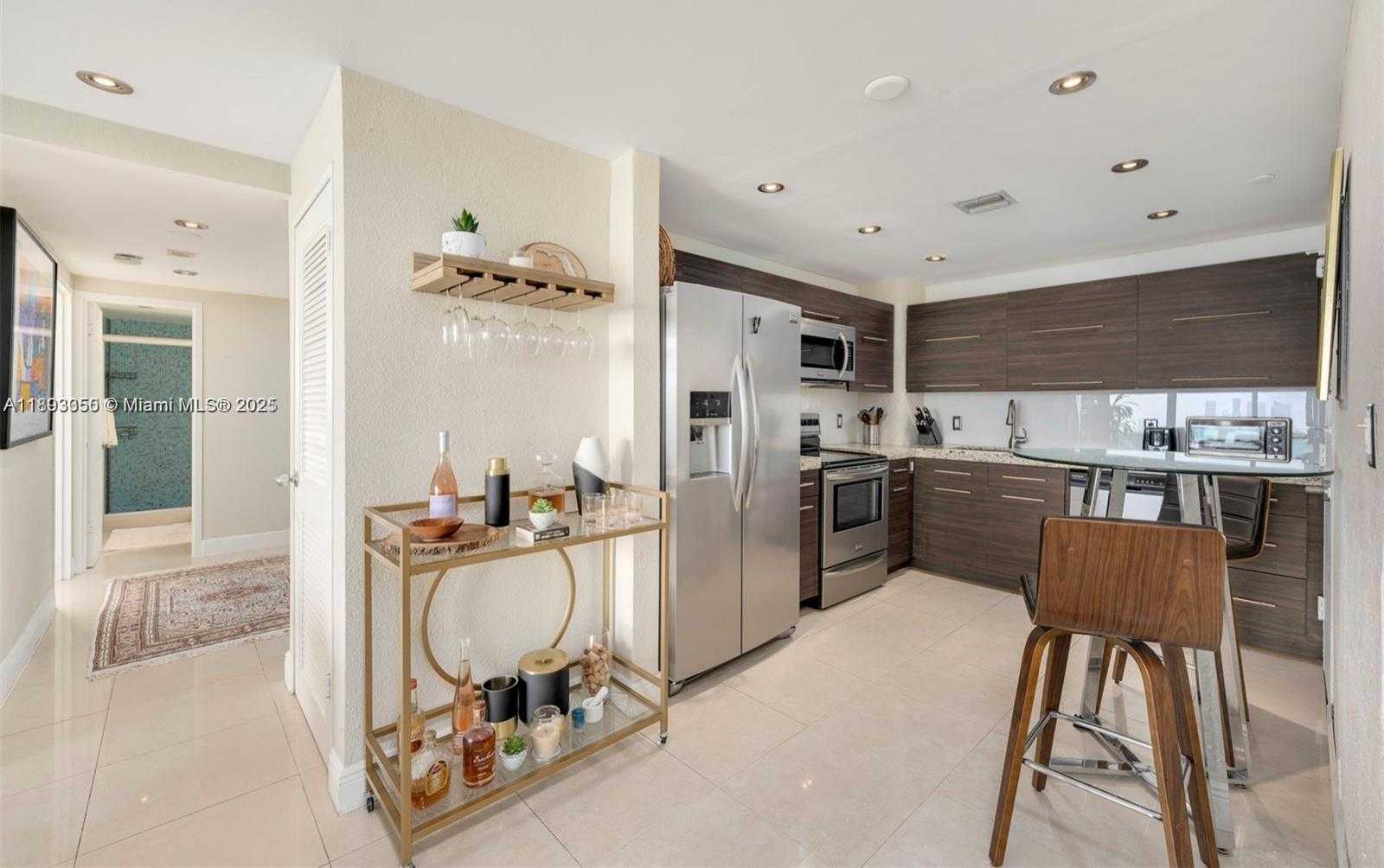 Small Image of 1200 WEST AVE #725, Miami Beach Number 5