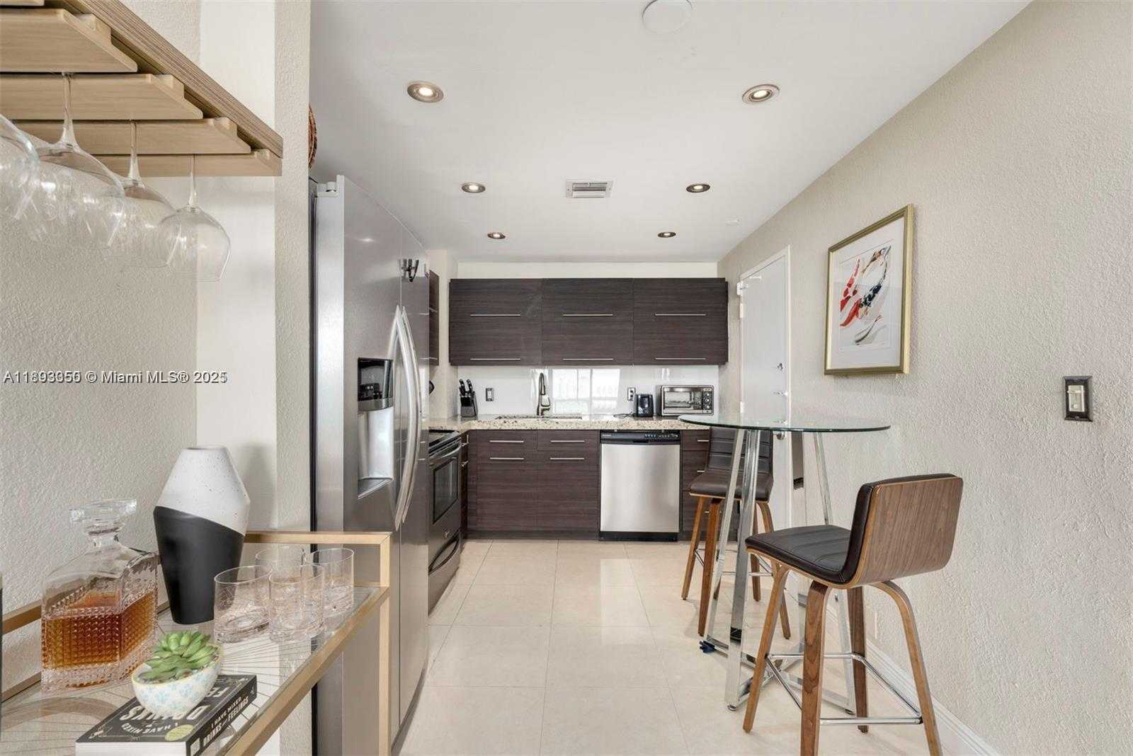 Small Image of 1200 WEST AVE #725, Miami Beach Number 6