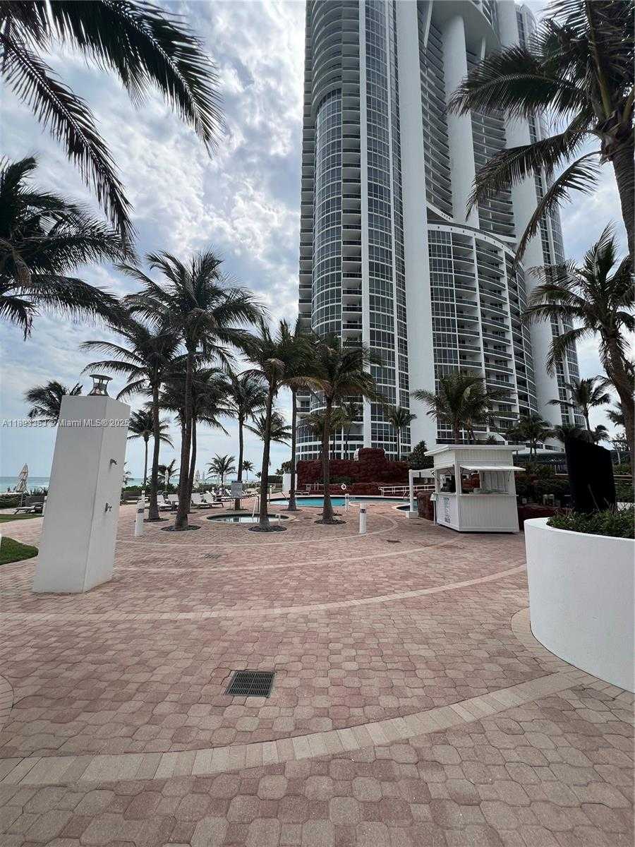 Small Image of 18201 COLLINS AVE #908, Sunny Isles Beach Number 4