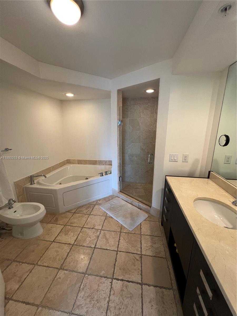 Small Image of 18201 COLLINS AVE #908, Sunny Isles Beach Number 8
