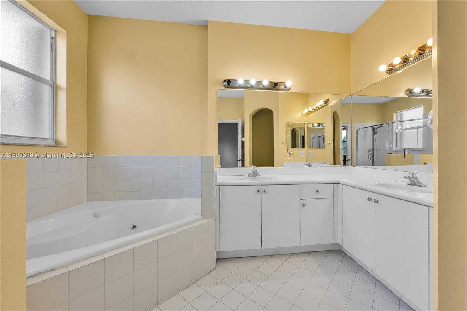 Small Image of 13334 SOUTH WEST 128TH PATH, Miami Number 16