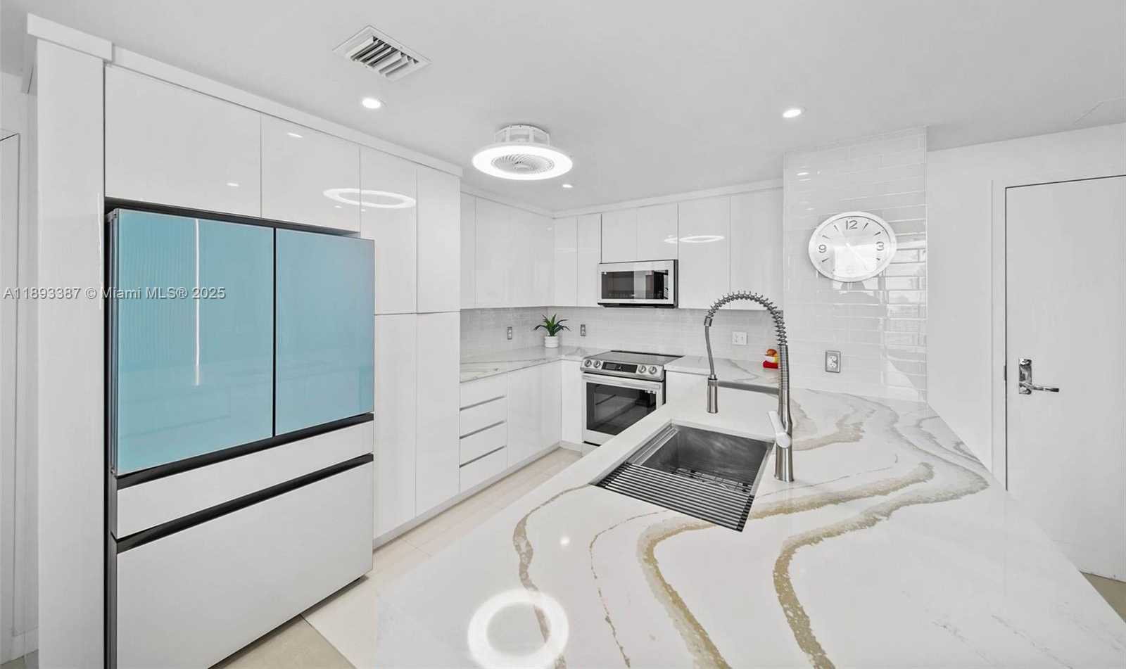 Small Image of 300 SOUTH BISCAYNE BLVD #2610, Miami Number 10