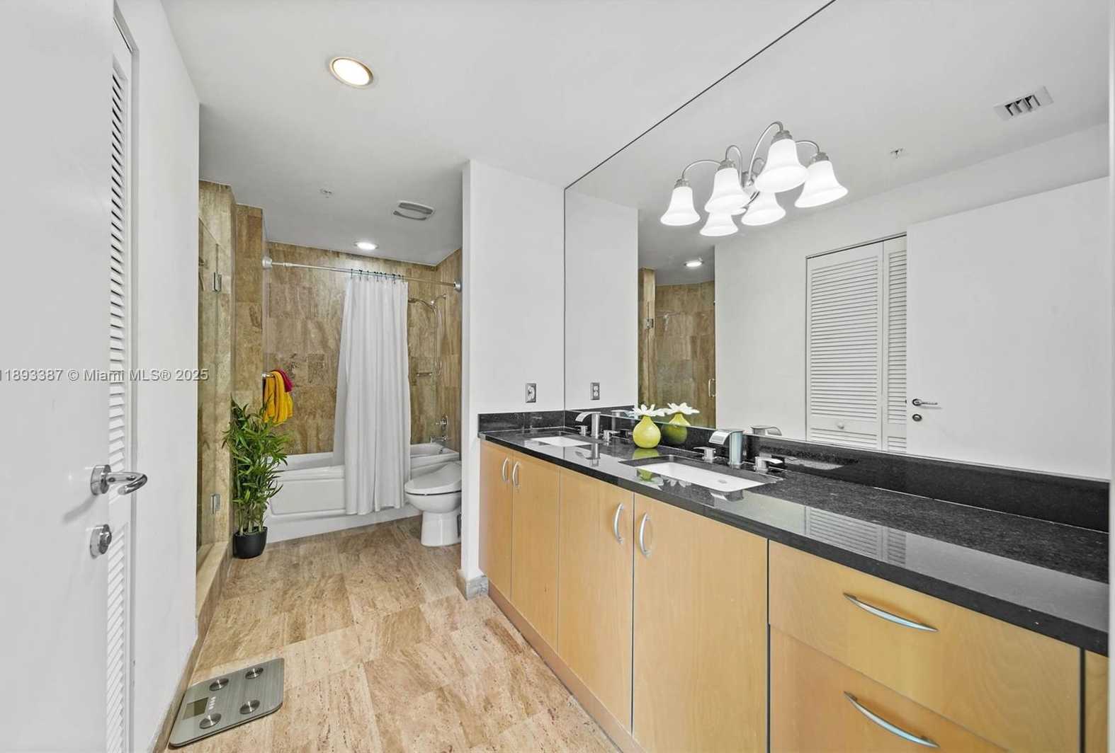 Small Image of 300 SOUTH BISCAYNE BLVD #2610, Miami Number 16