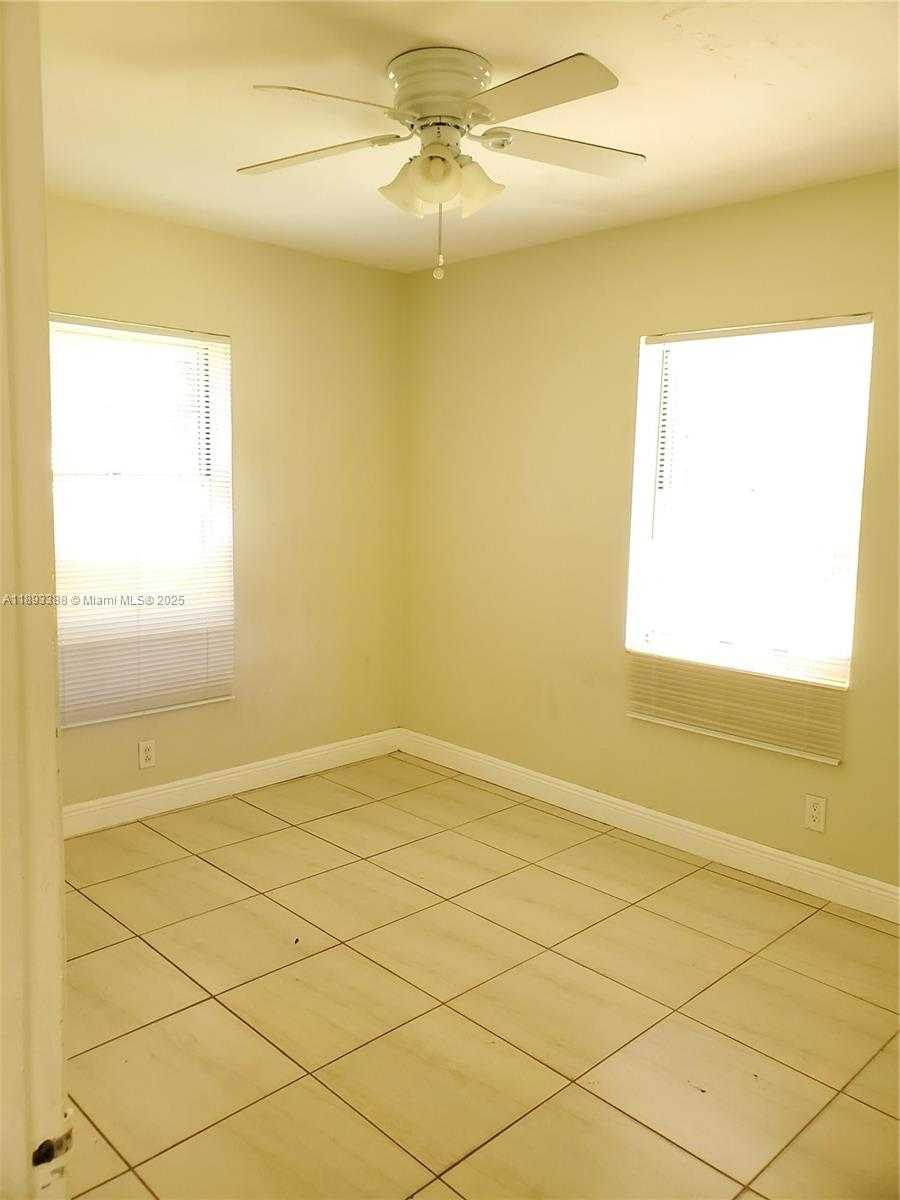 Small Image of 1925 SCOTT ST #1-2, Hollywood Number 6