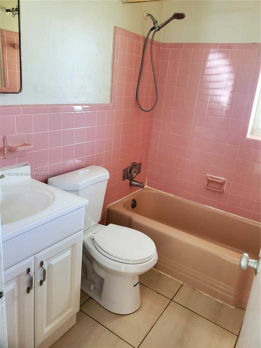 Small Image of 1925 SCOTT ST #1-2, Hollywood Number 7