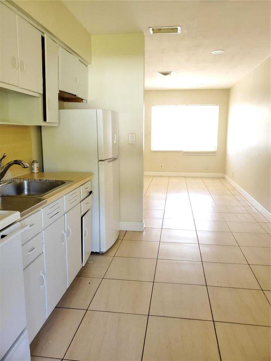 Small Image of 1925 SCOTT ST #1-2, Hollywood Number 8