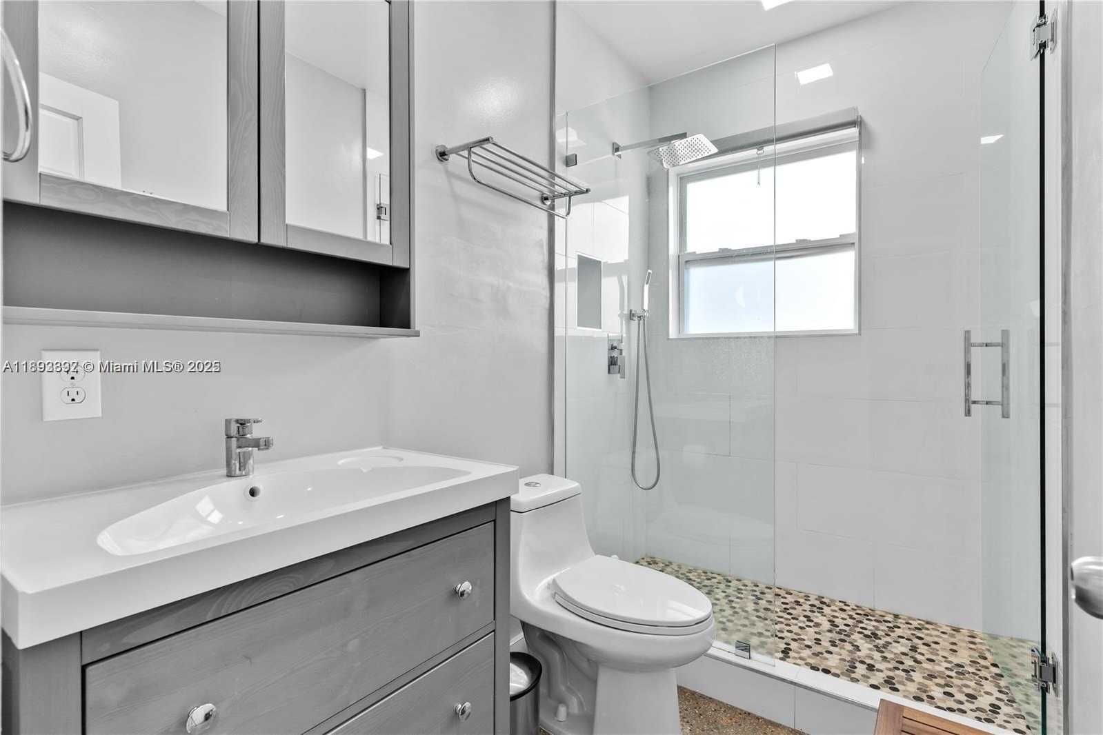 Small Image of 174 NORTH EAST 211 #1, North Miami Number 11
