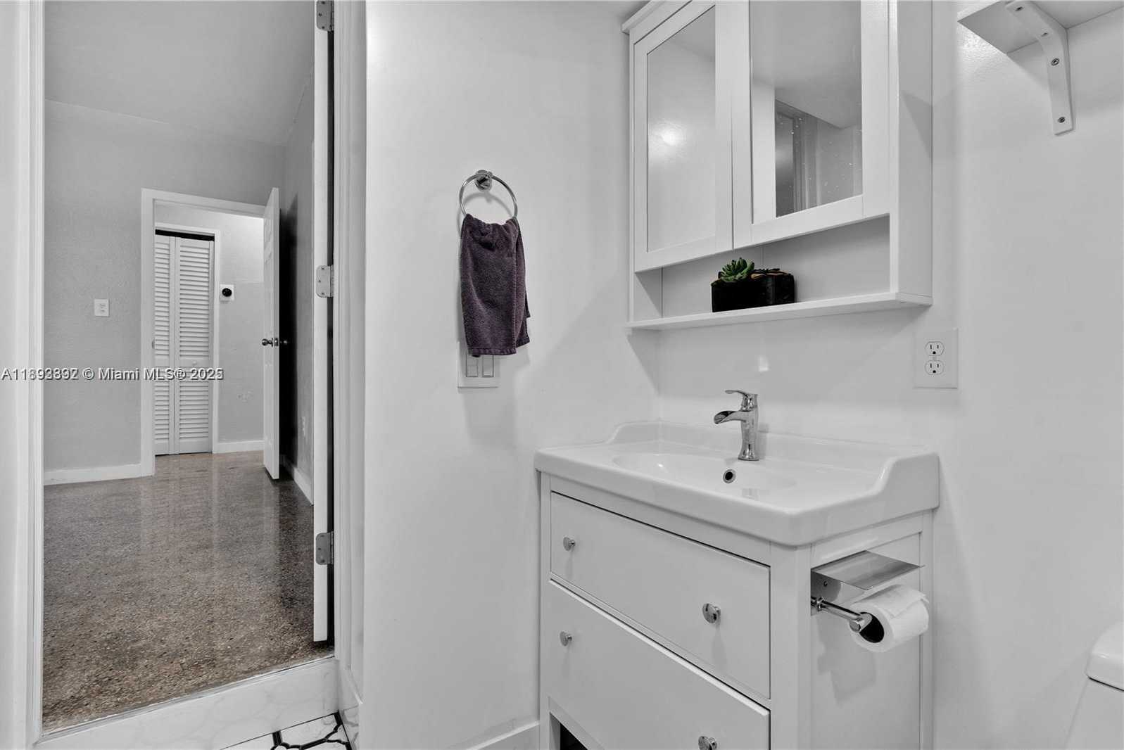 Small Image of 174 NORTH EAST 211 #1, North Miami Number 13
