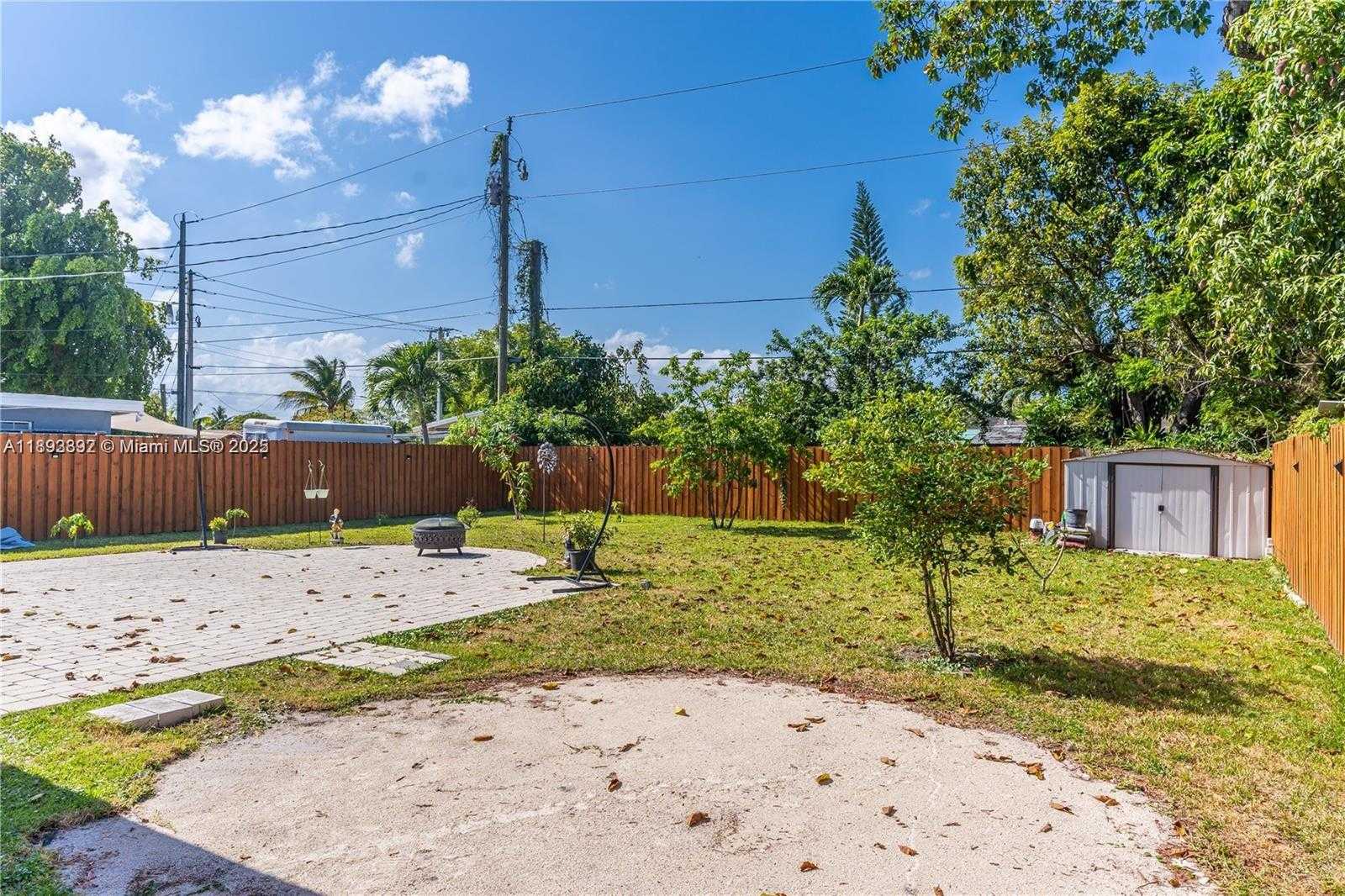 Small Image of 174 NORTH EAST 211 #1, North Miami Number 15