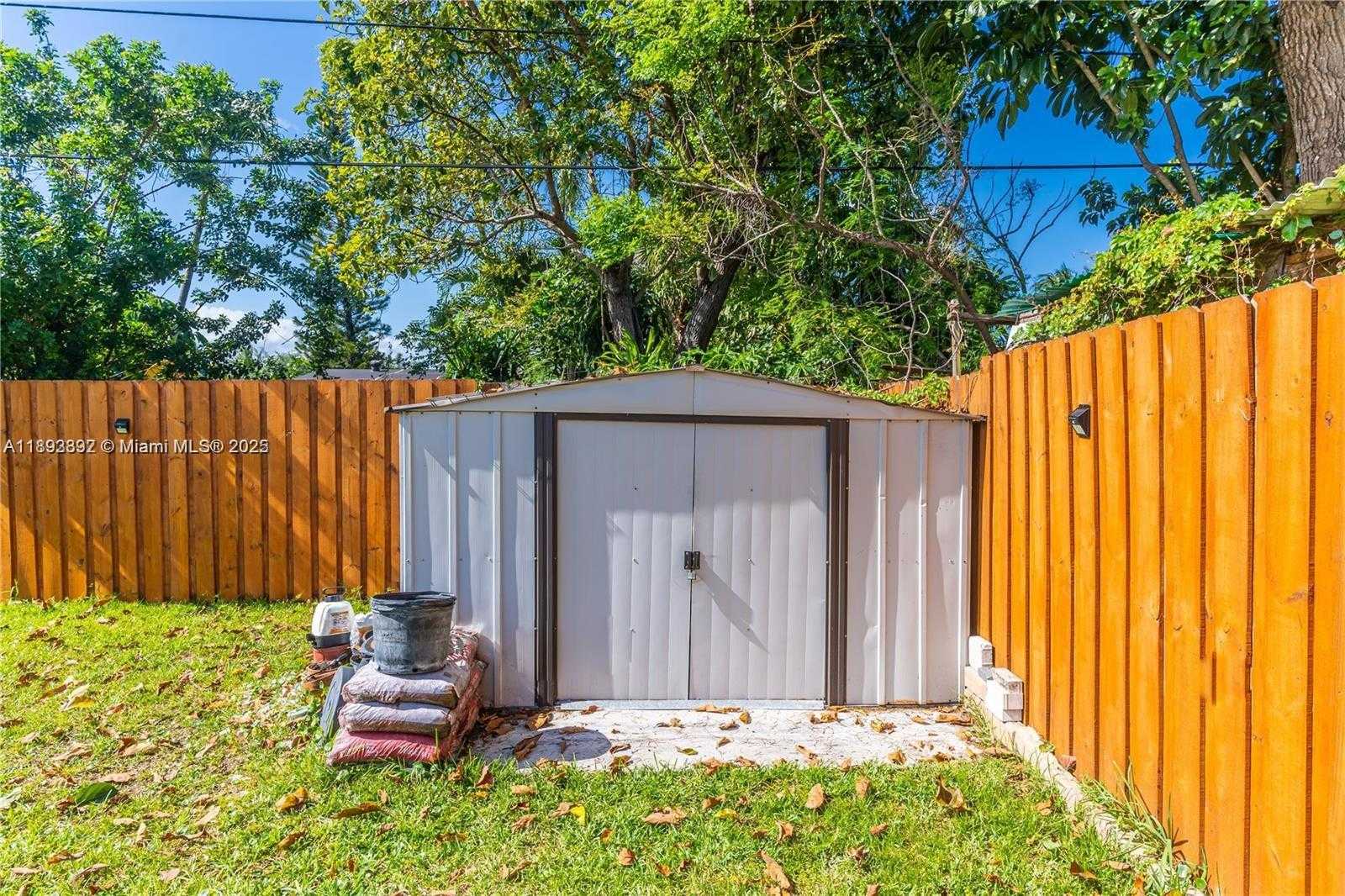 Small Image of 174 NORTH EAST 211 #1, North Miami Number 17