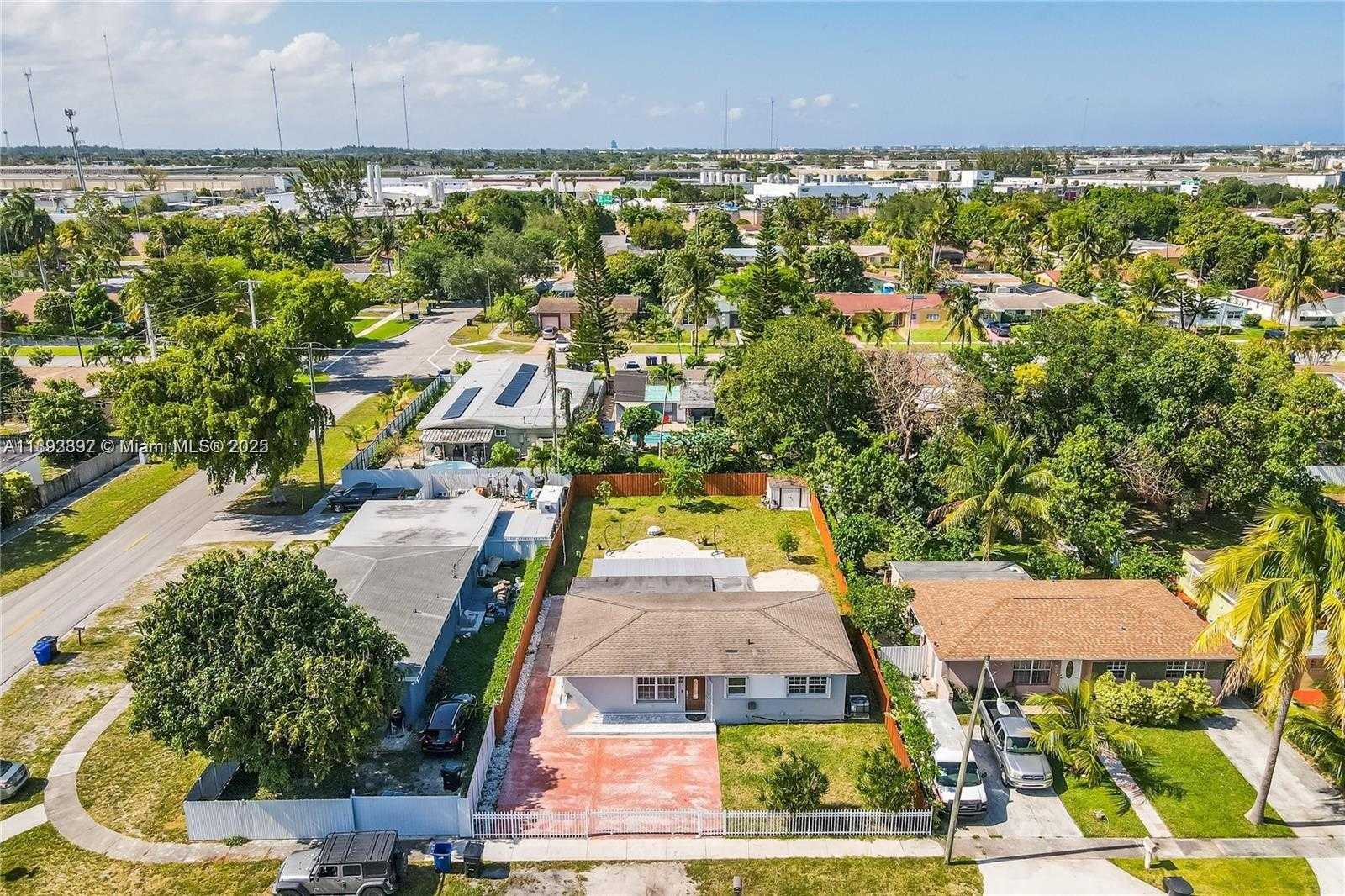 Small Image of 174 NORTH EAST 211 #1, North Miami Number 18
