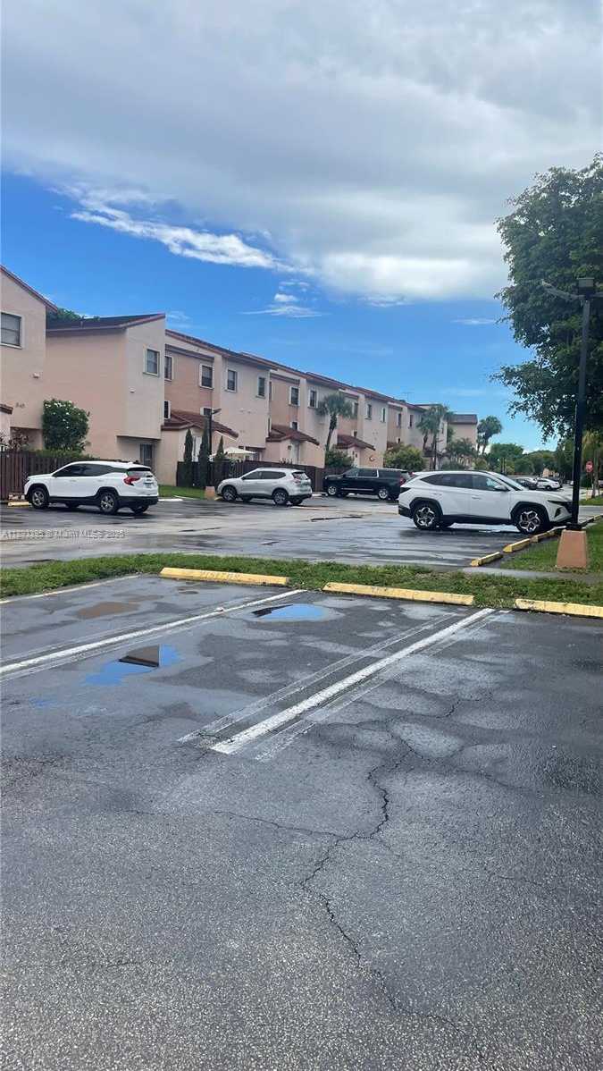 Small Image of 575 WEST PARK DR #205, Miami Number 4