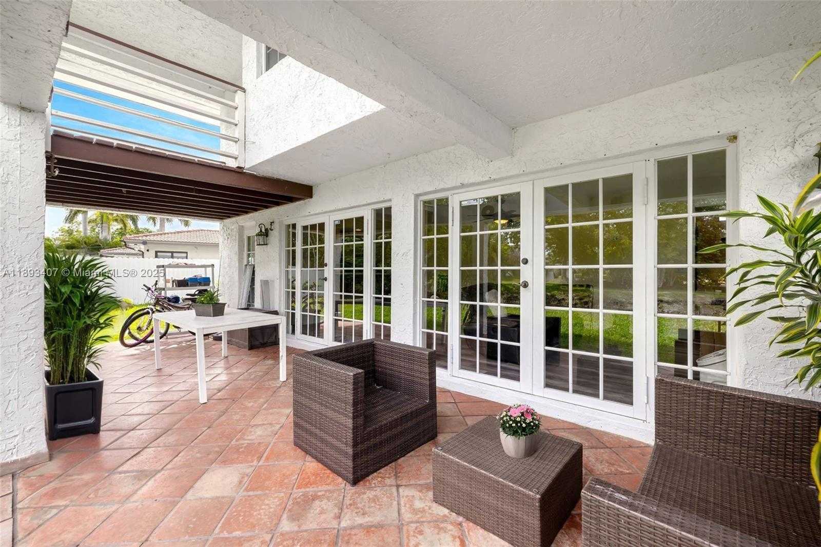 Small Image of 16530 ROYAL POINCIANA CT, Weston Number 14