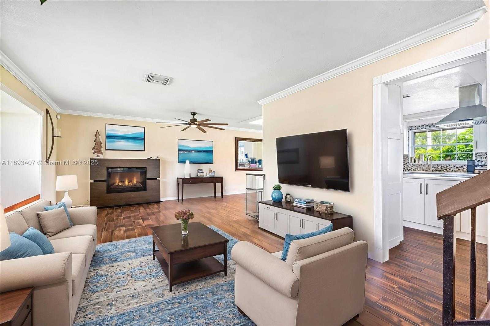 Small Image of 16530 ROYAL POINCIANA CT, Weston Number 3