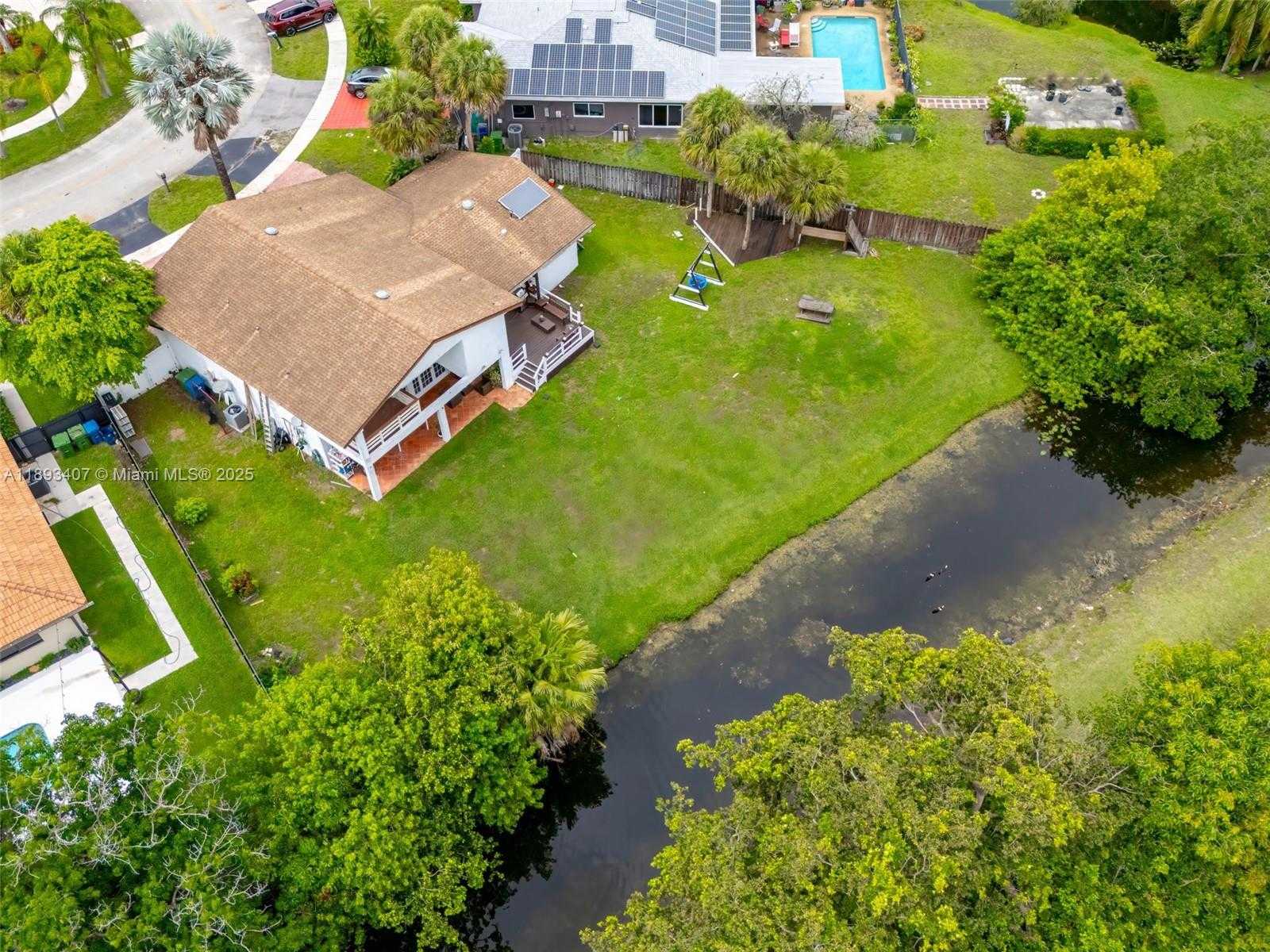 Small Image of 16530 ROYAL POINCIANA CT, Weston Number 31