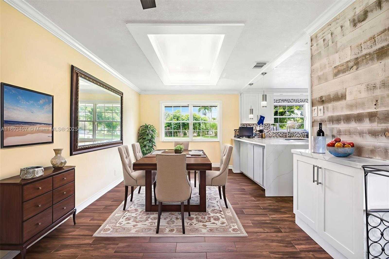 Small Image of 16530 ROYAL POINCIANA CT, Weston Number 5