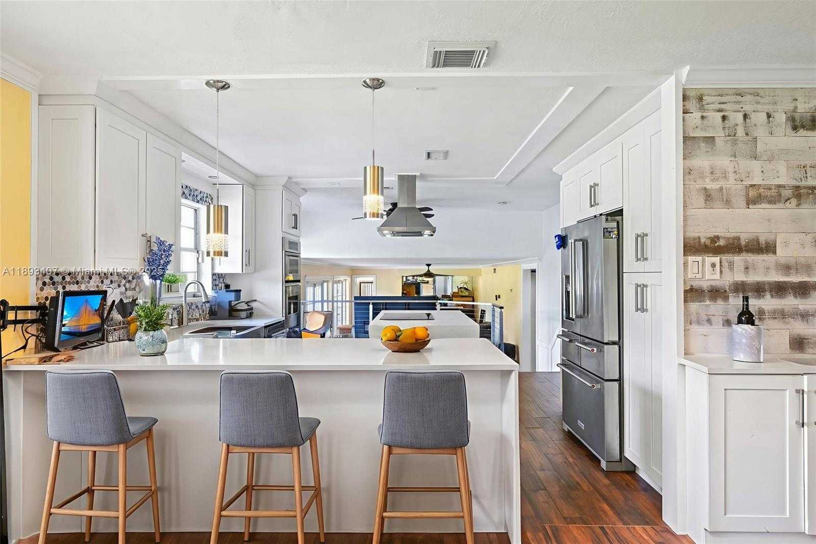 Small Image of 16530 ROYAL POINCIANA CT, Weston Number 6