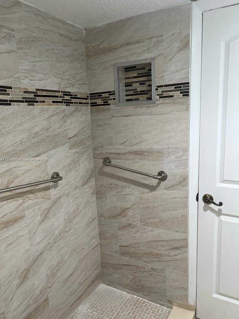 Small Image of 2670 WEST 76TH ST #101, Hialeah Number 18
